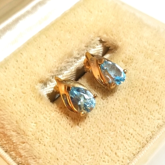 𝅺VTG SOLID 10kt Gold 2.08cts Blue Topaz Earrings - Picture 2 of 5